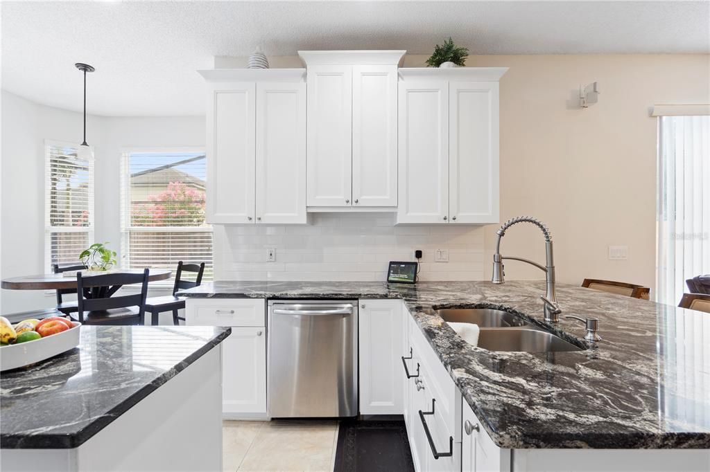 Dining room, Interior, Kitchen, Pendant Lights, Stainless Steel Appliances