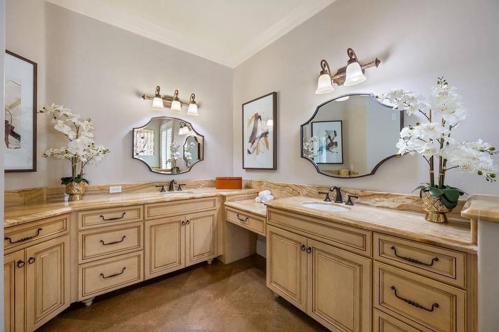 Bathroom, Dual Sink Vanities, Interior