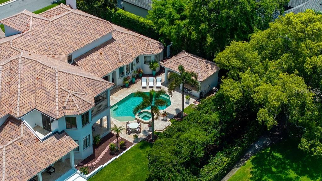 Exterior, Drone