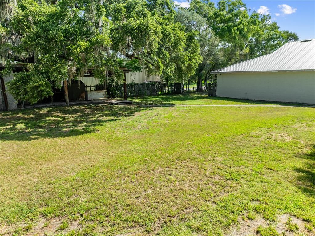 Backyard, Exterior