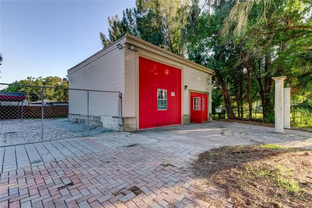 Detached Garage, Exterior