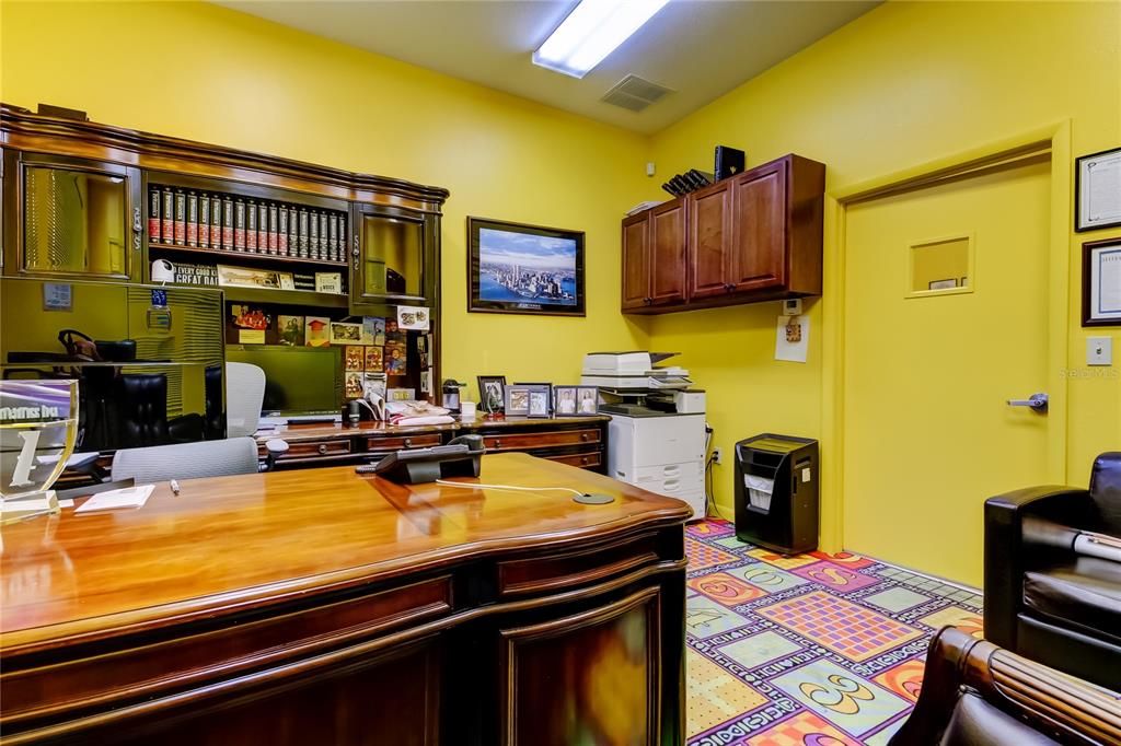 Home Office, Interior