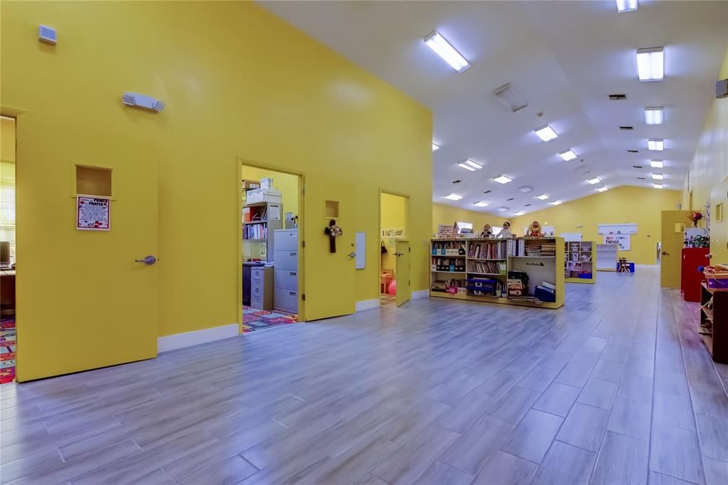 Interior, Recessed Lighting, Wood Texture Flooring