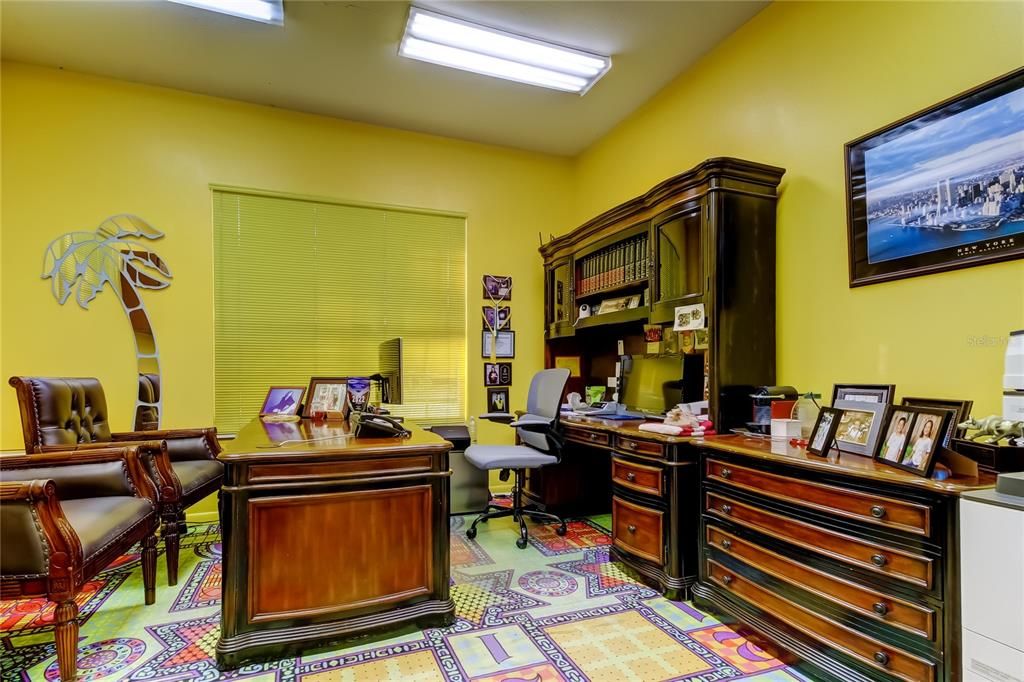Home Office, Interior
