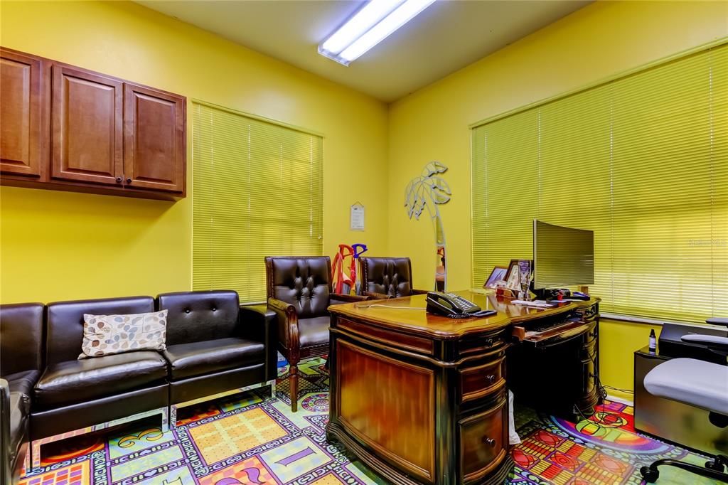Home Office, Interior