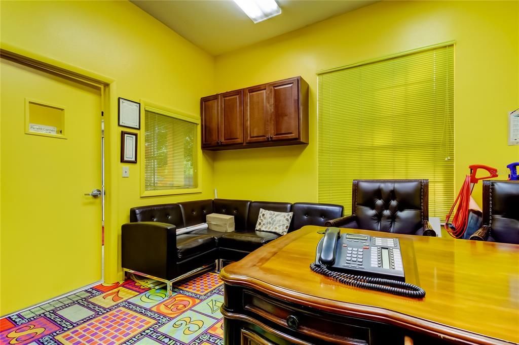 Home Office, Interior