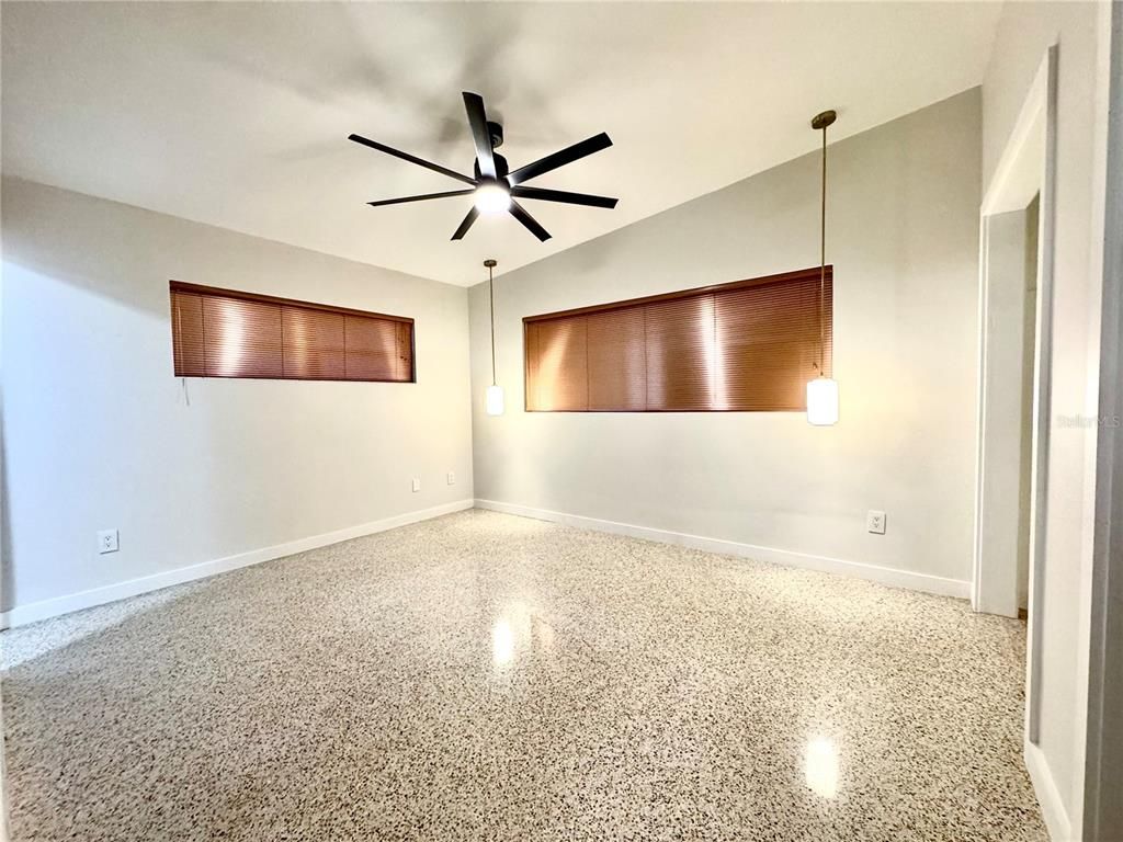 Empty room, Interior, Pendant Lights