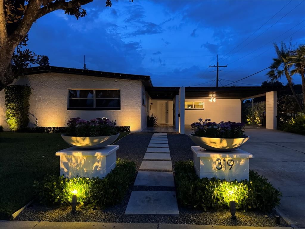 Exterior, Facade, Ranch