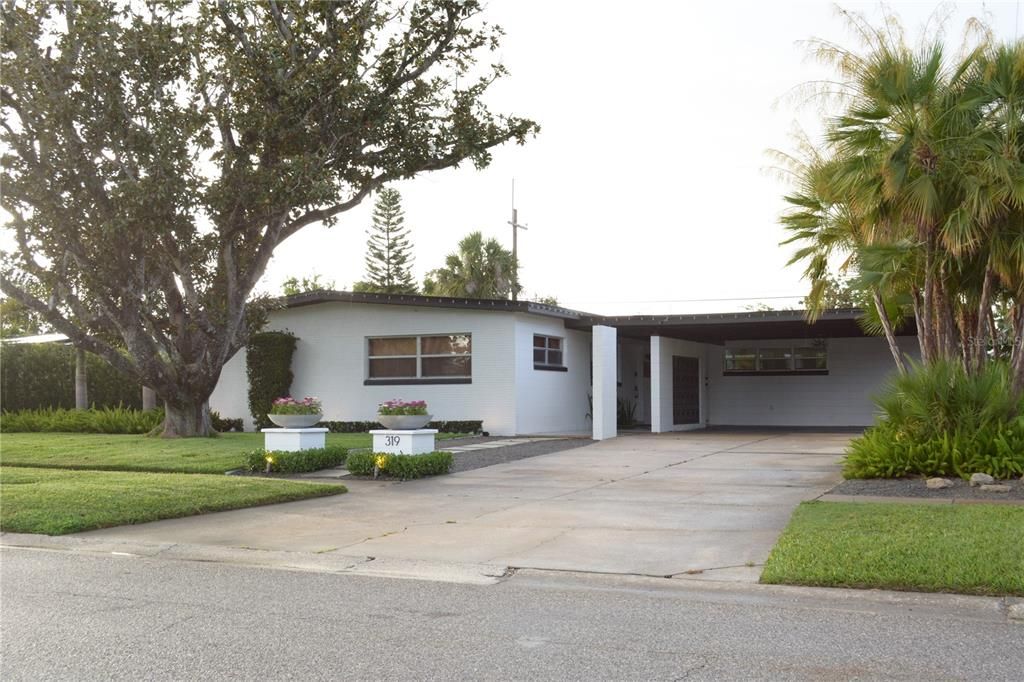 Backyard, Exterior, Facade, Ranch