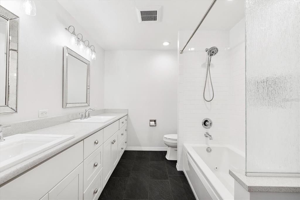 Bathroom, Dual Sink Vanities, Interior, Recessed Lighting