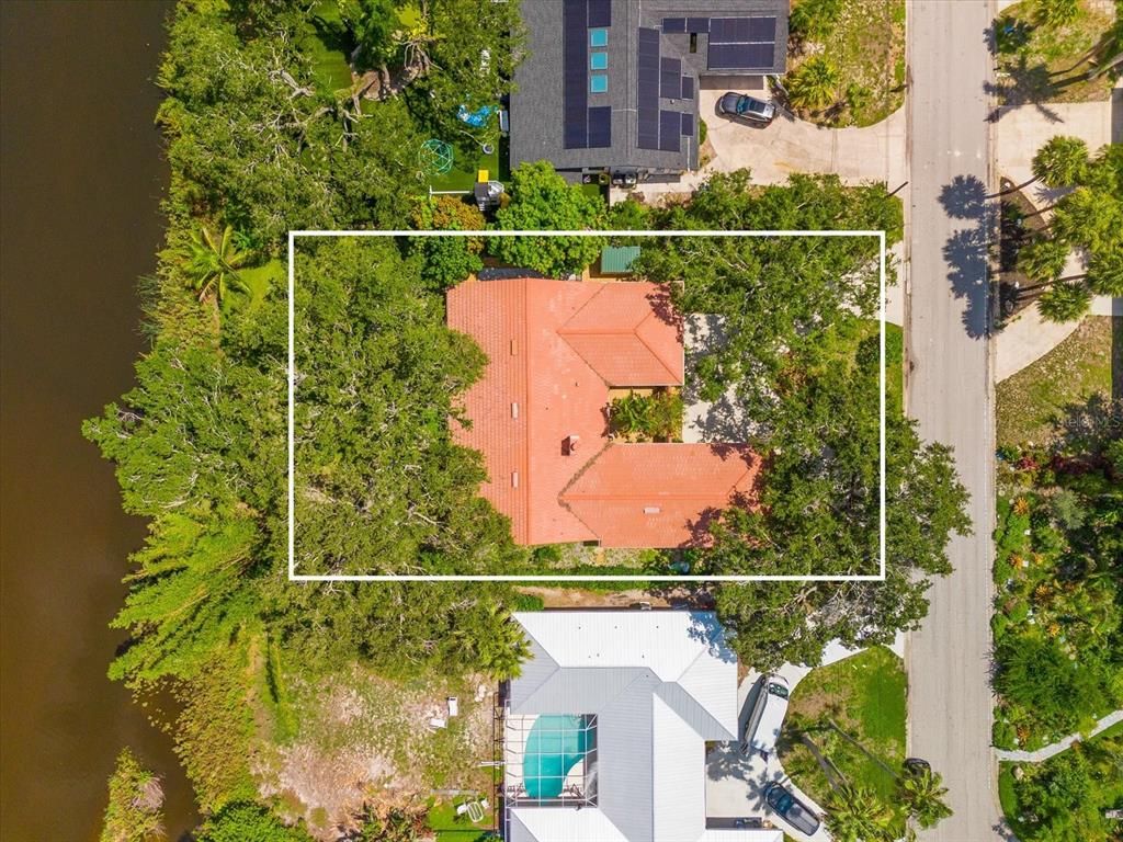 Exterior, Drone