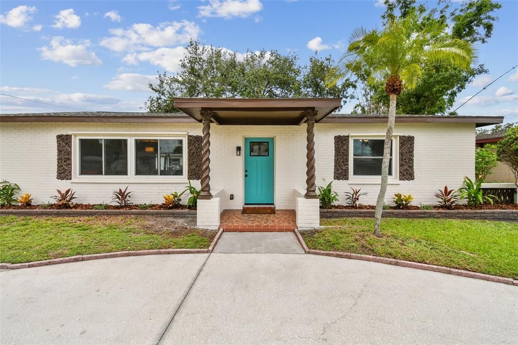 Exterior, Facade, Ranch