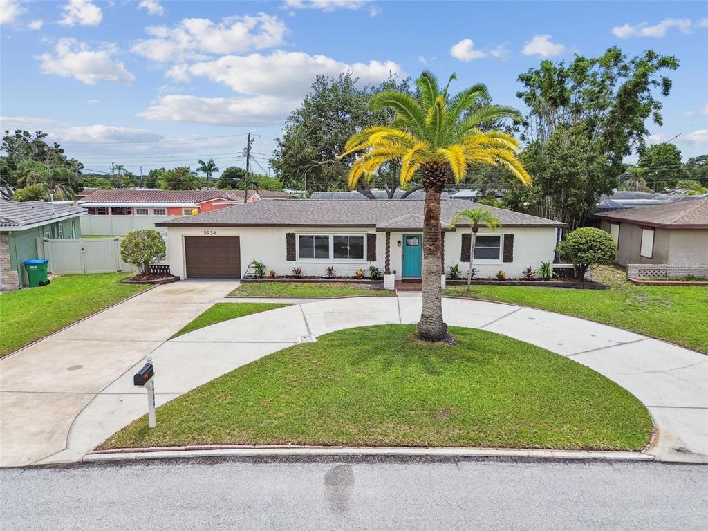 Attached, Exterior, Facade, Ranch