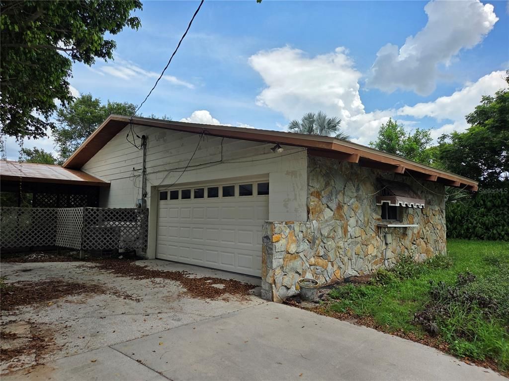Detached Garage, Exterior