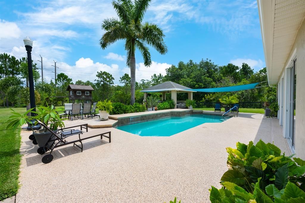 Exterior, Pool