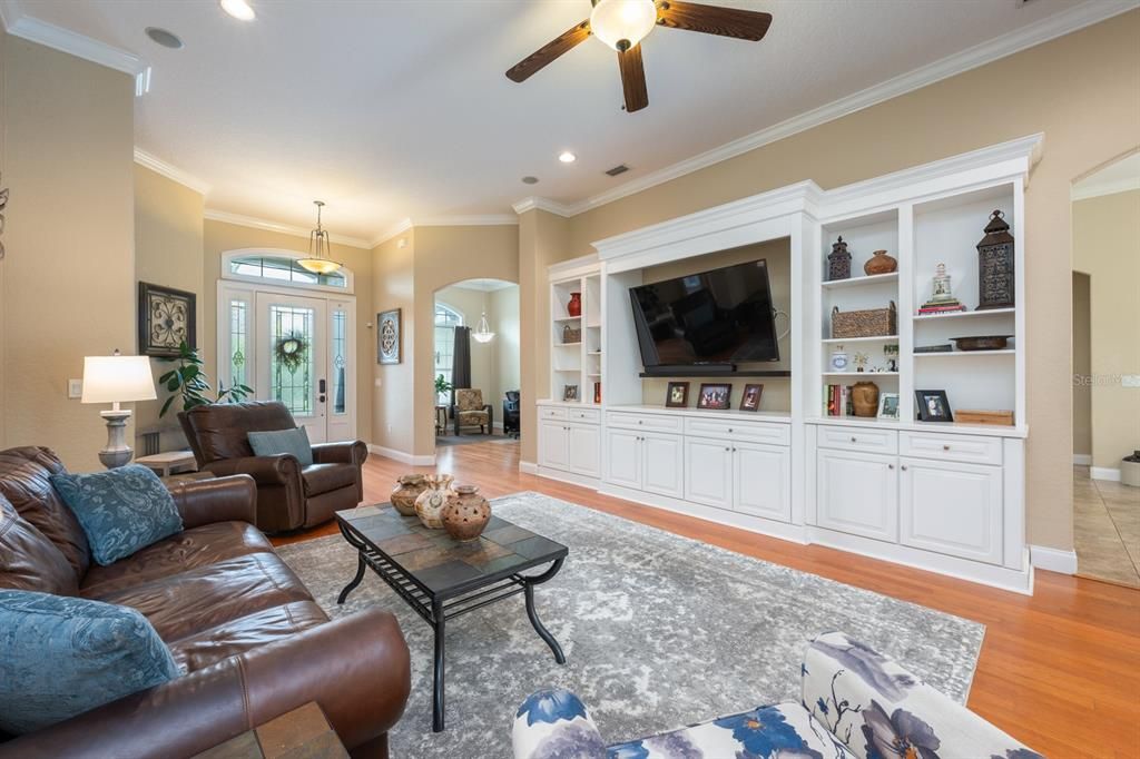 Interior, Living room, Pendant Lights, Recessed Lighting, Wood Texture Flooring