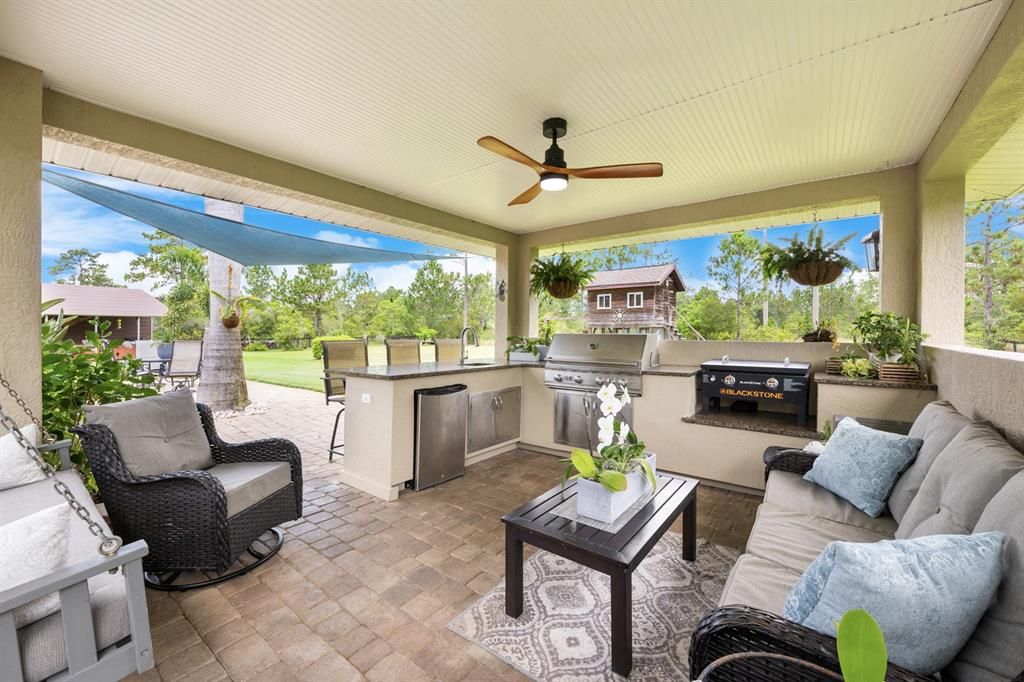 Exterior, Living room