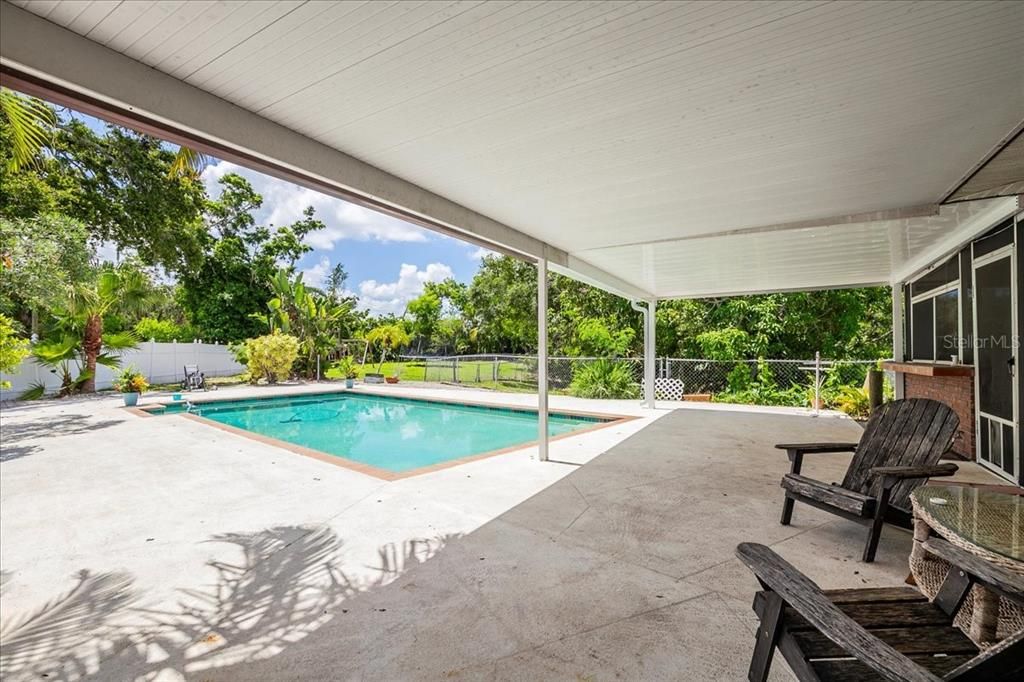 Exterior, Pool