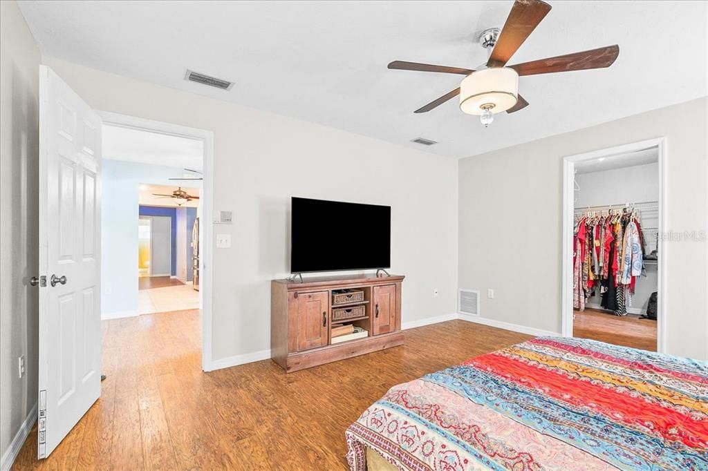 Interior, Walk-in Closets, Wood Texture Flooring