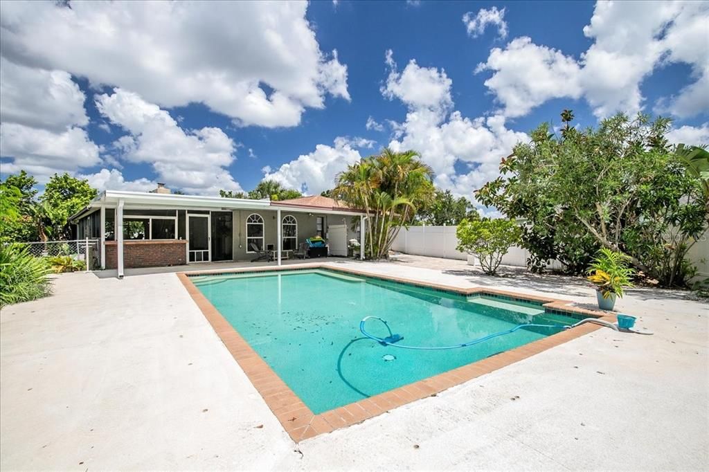 Exterior, Pool