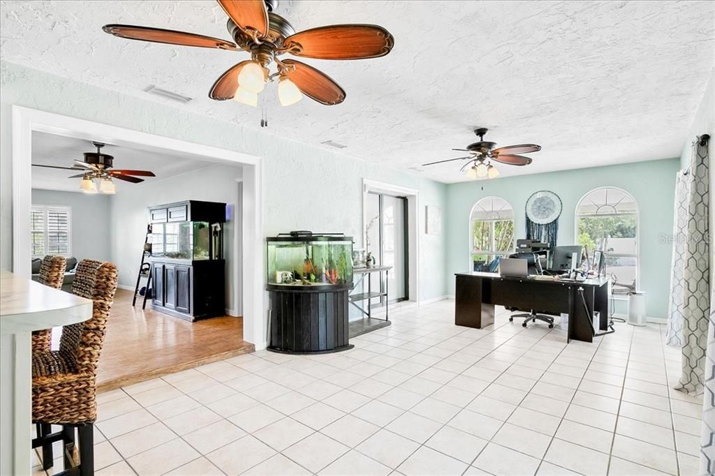 Home Office, Interior