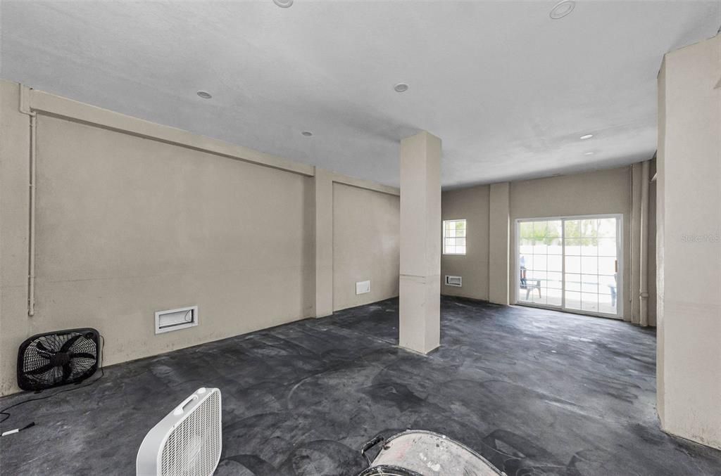 Empty room, Interior, Recessed Lighting