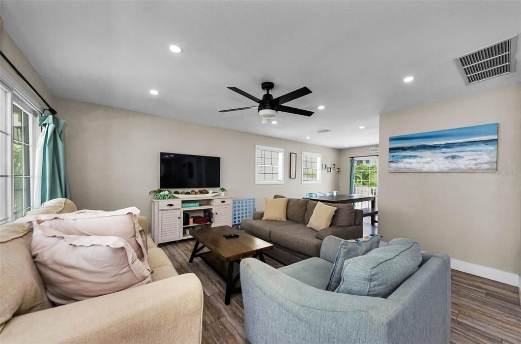 Dining room, Interior, Living room, Recessed Lighting, Wood Texture Flooring