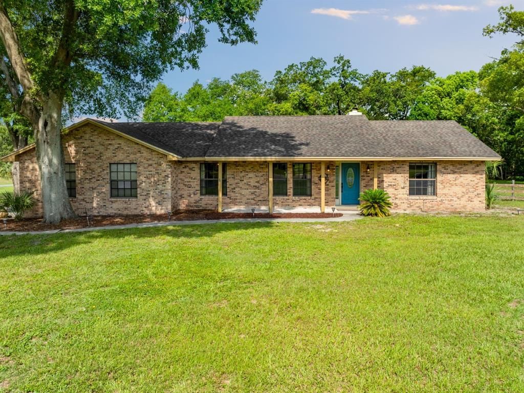 Backyard, Exterior, Facade, Brick Facade, Ranch