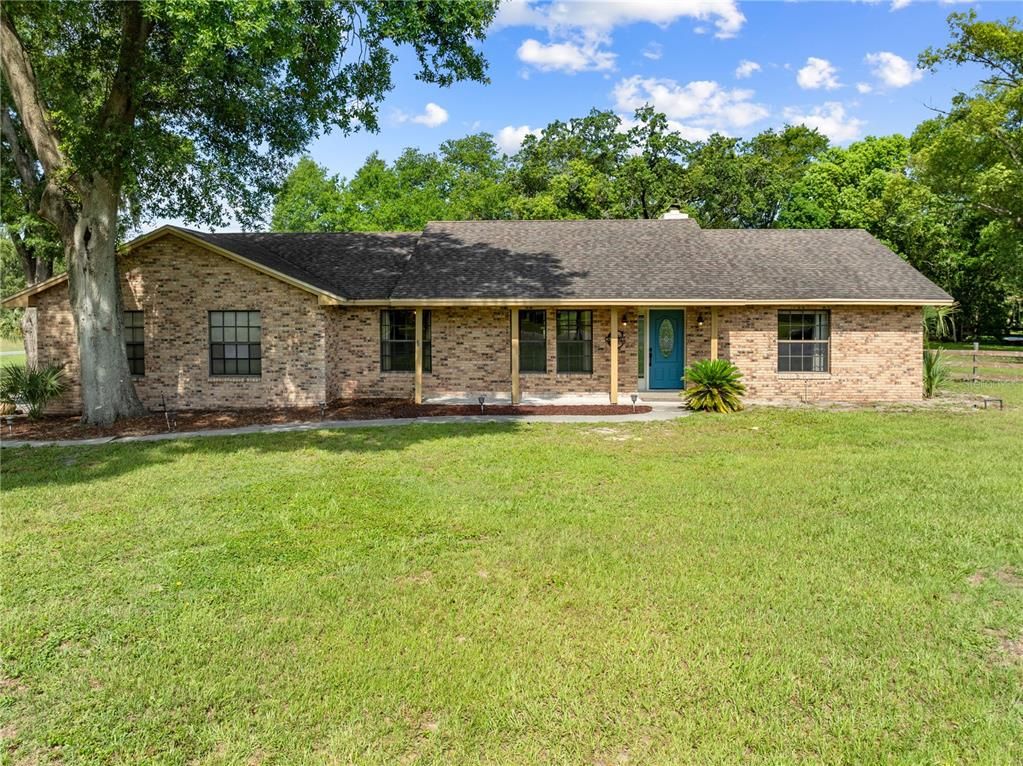 Backyard, Exterior, Facade, Brick Facade, Ranch