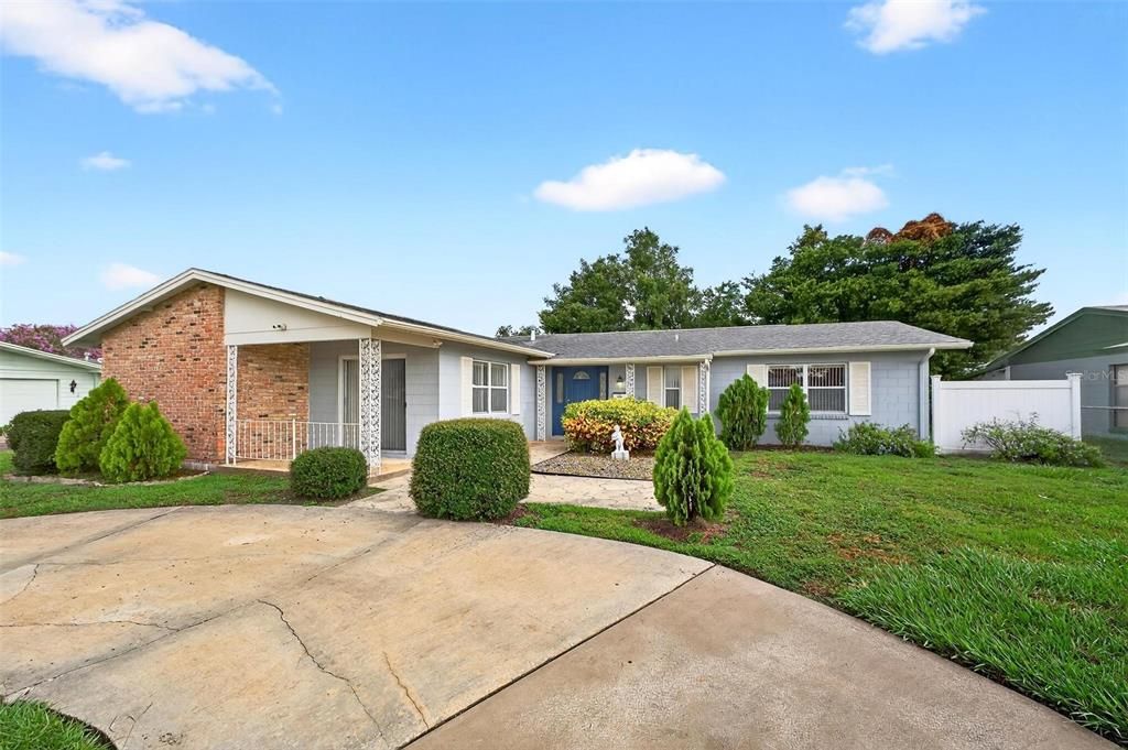 Backyard, Exterior, Facade, Brick Facade, Ranch