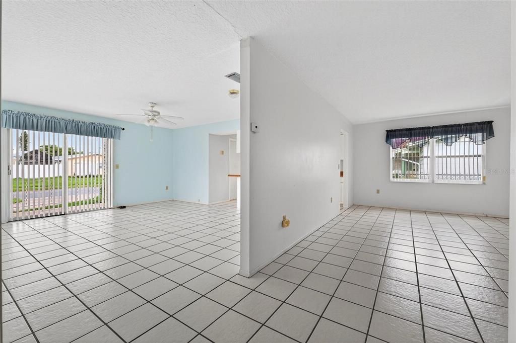 Empty room, Interior