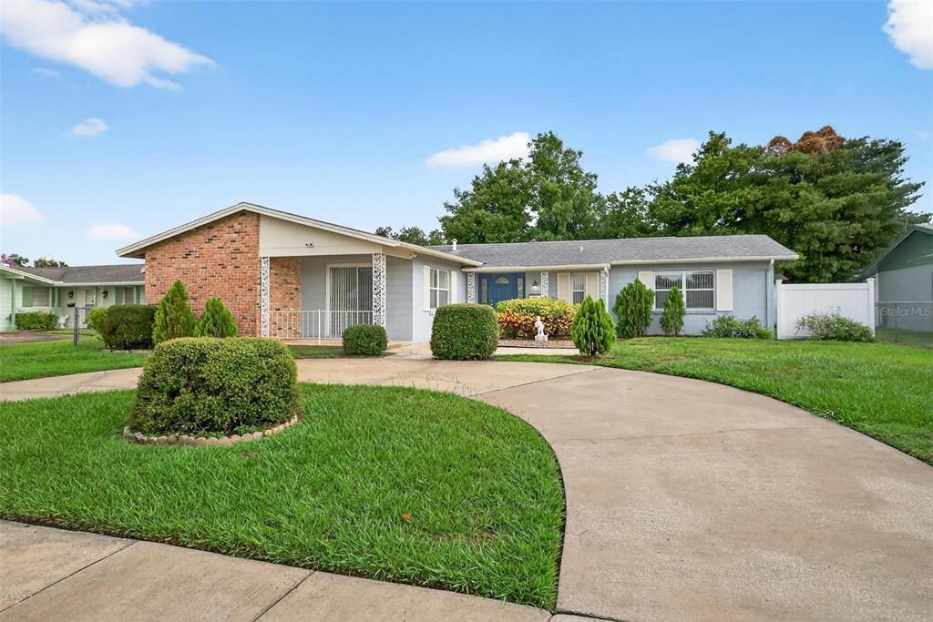 Backyard, Exterior, Facade, Brick Facade, Ranch