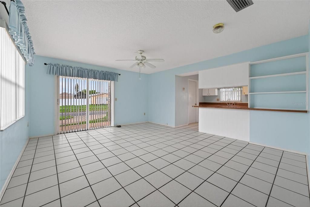 Empty room, Interior