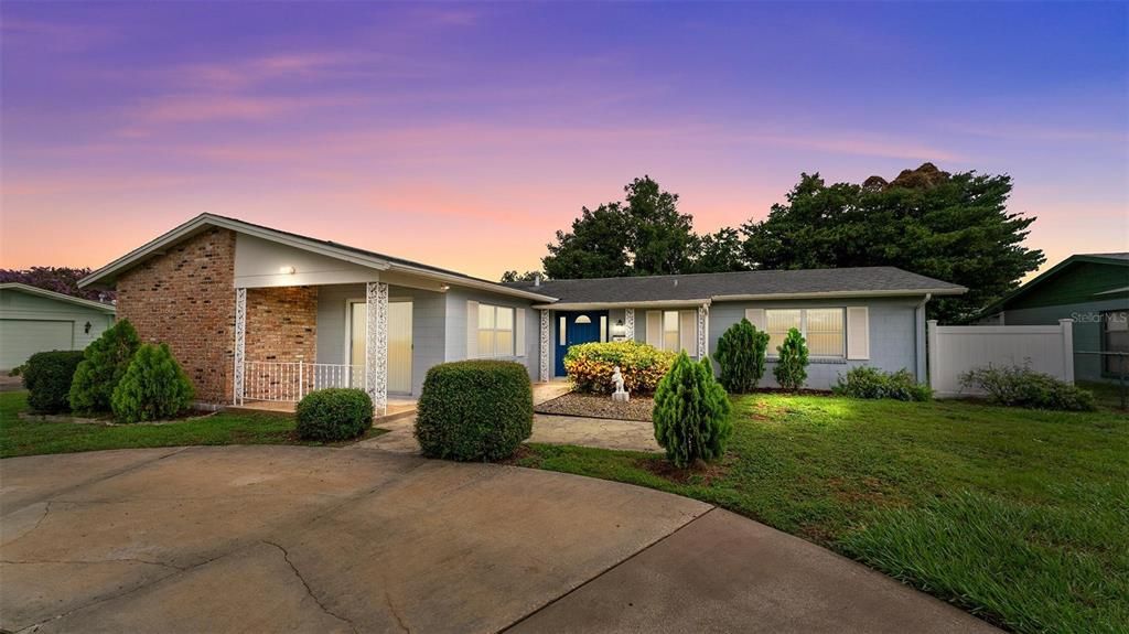 Backyard, Exterior, Facade, Brick Facade, Ranch