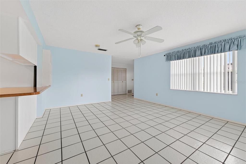 Empty room, Interior
