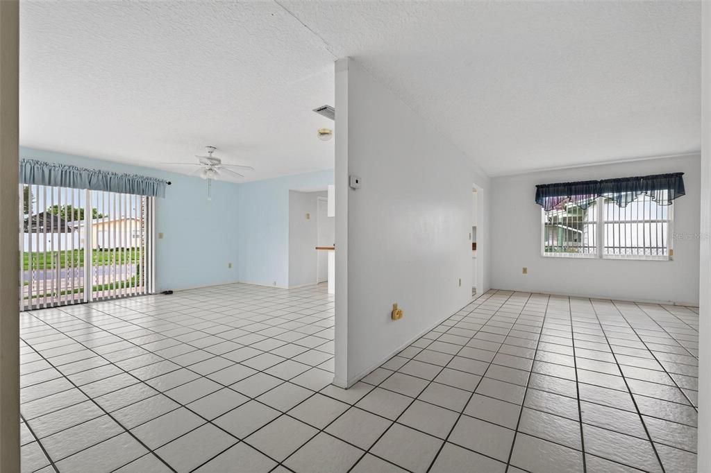 Empty room, Interior