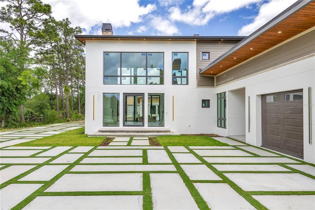 Attached, Backyard, Exterior, Facade, Modern