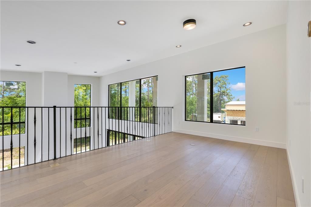 Empty room, Interior, Recessed Lighting, Wood Texture Flooring
