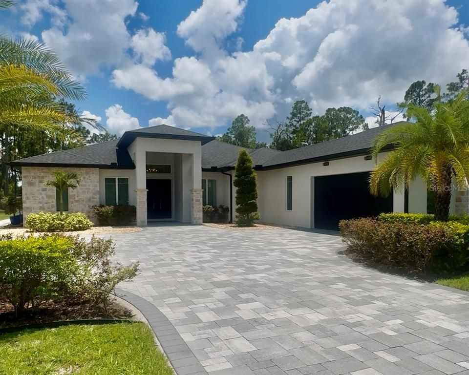 Attached, Exterior, Facade, Ranch