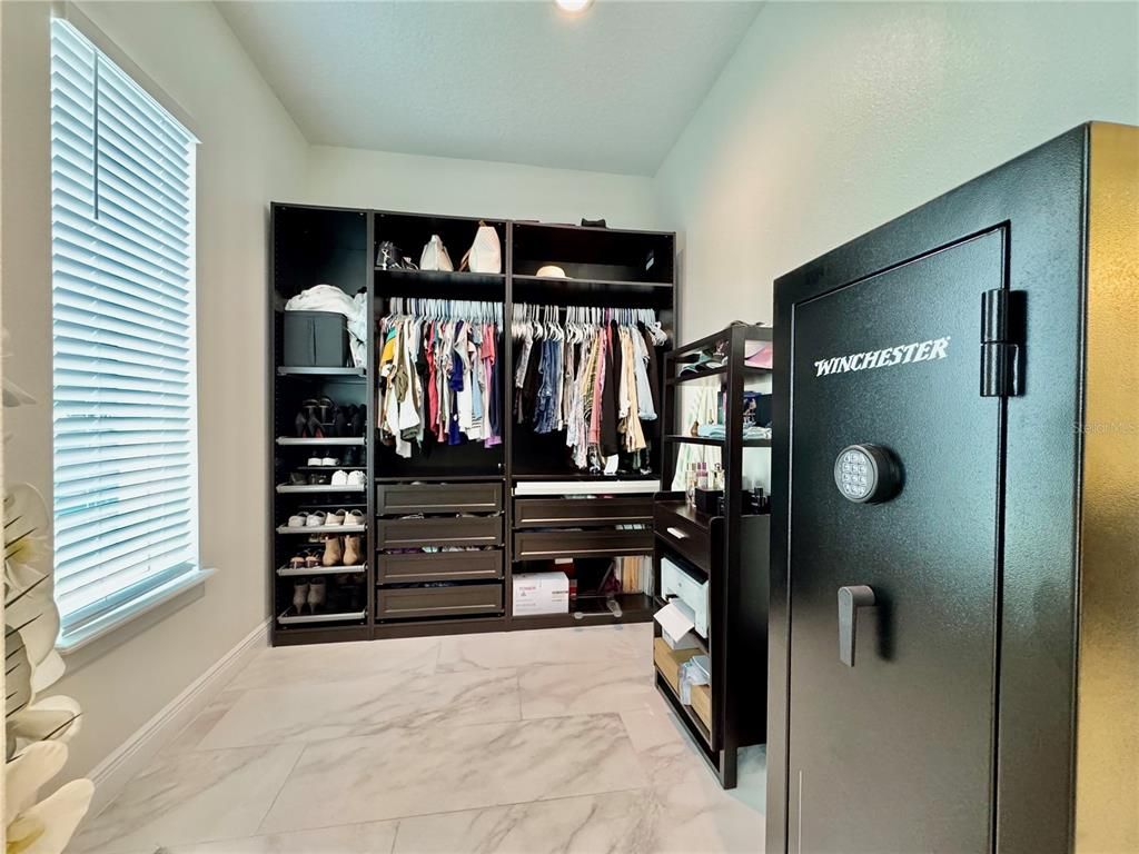 Interior, Marble, Recessed Lighting, Walk-in Closets