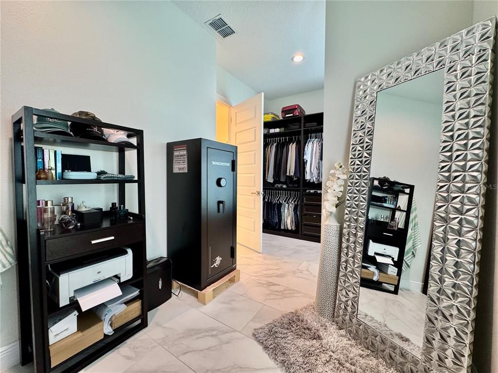 Interior, Marble, Recessed Lighting, Walk-in Closets