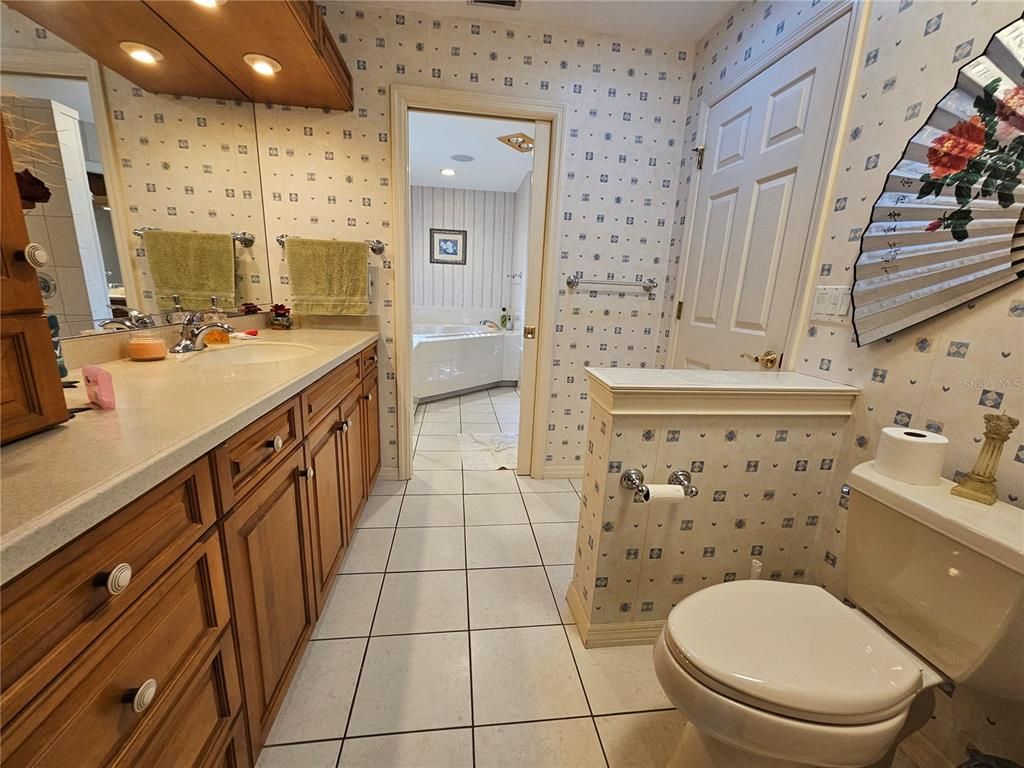 Bathroom, Dual Sink Vanities, Interior, Recessed Lighting