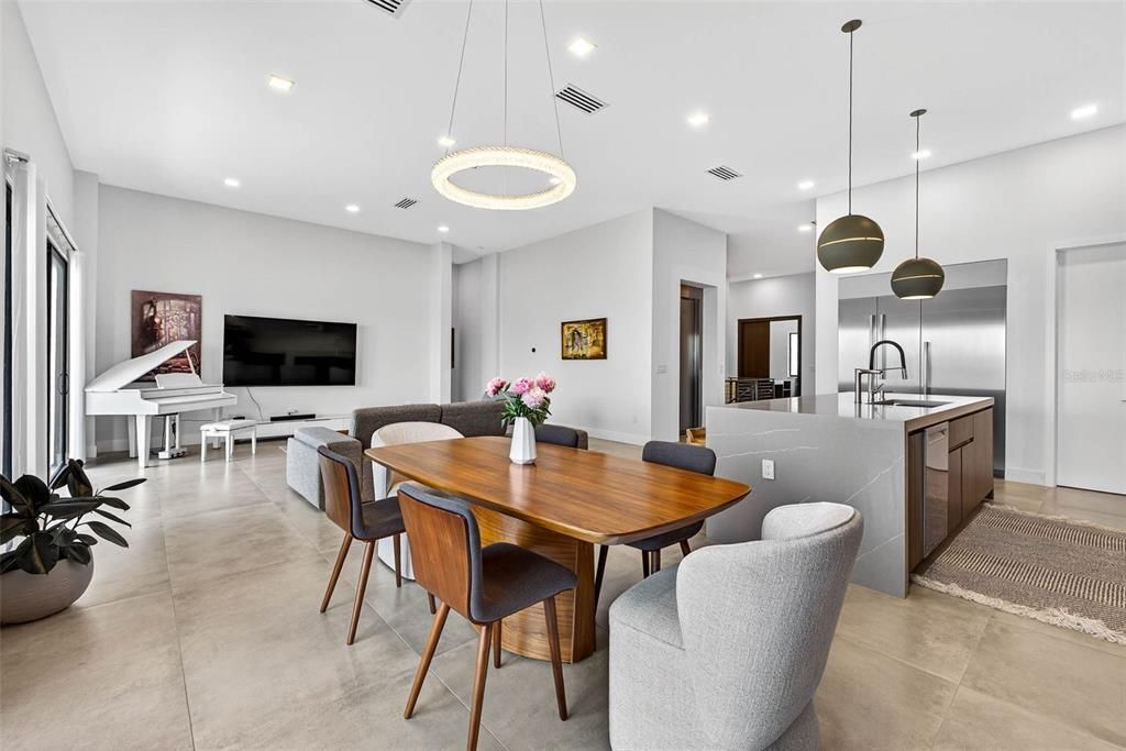 Dining room, Interior, Kitchen, Living room, Pendant Lights, Recessed Lighting, Stainless Steel Appliances