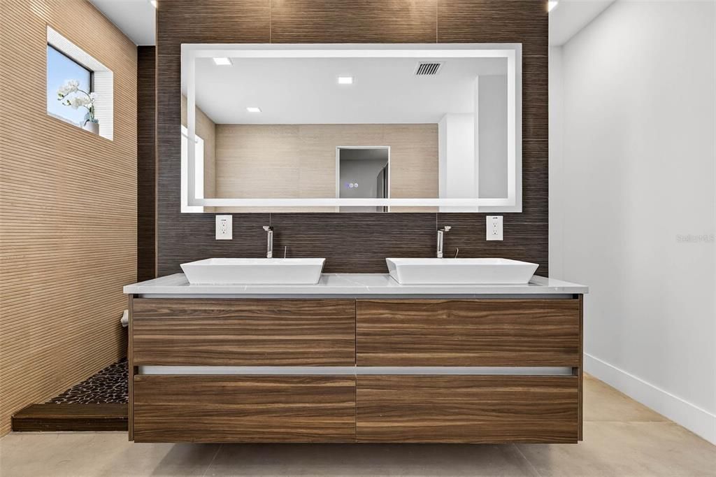 Bathroom, Dual Sink Vanities, Interior, Recessed Lighting
