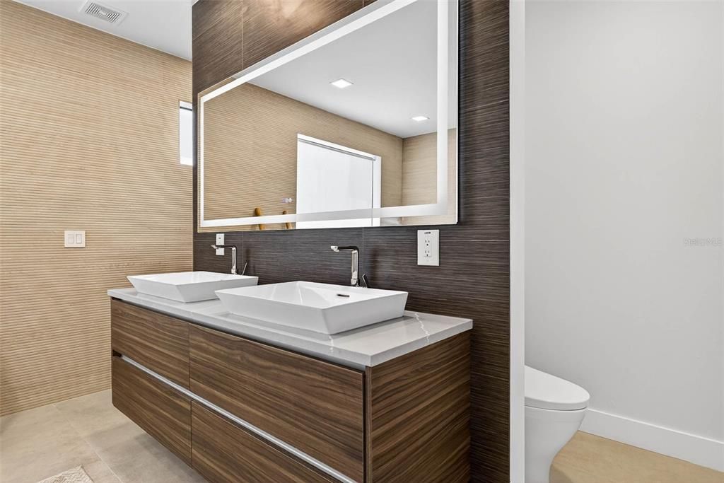 Bathroom, Dual Sink Vanities, Interior, Recessed Lighting