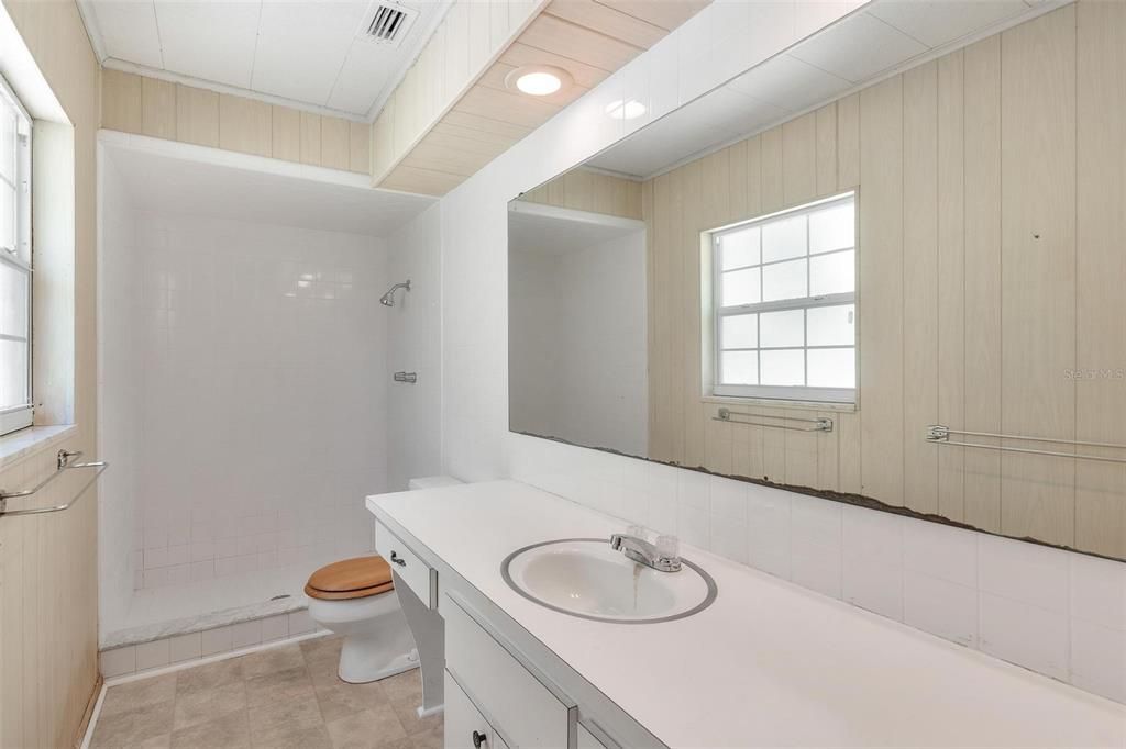 Bathroom, Interior, Recessed Lighting