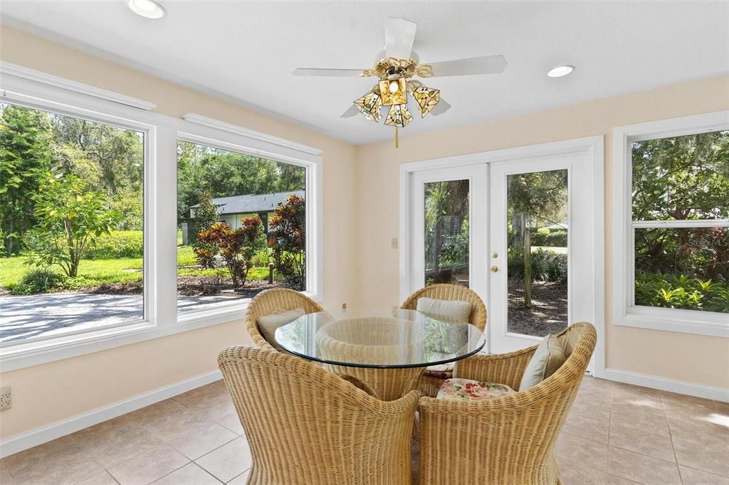Dining room, Interior, Recessed Lighting