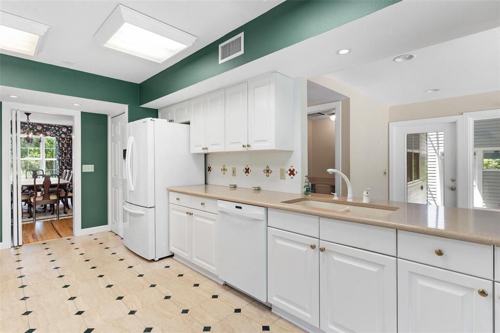 Dining room, Interior, Kitchen, Recessed Lighting, Wood Texture Flooring