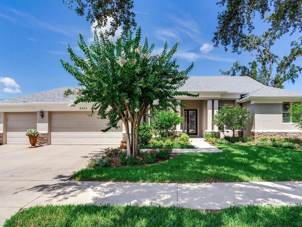 Attached, Exterior, Facade, Ranch