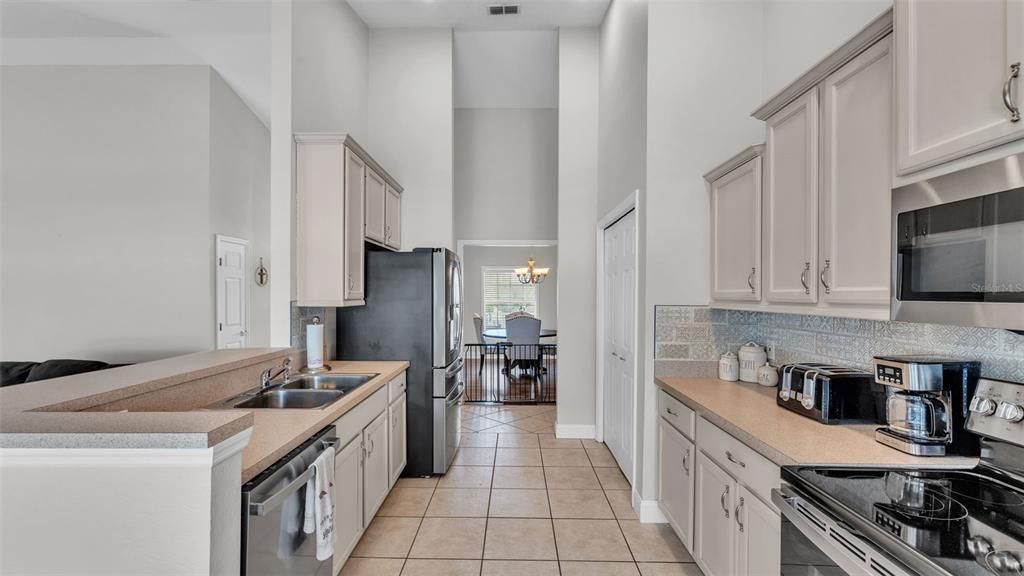 Dining room, Interior, Kitchen, Recessed Lighting, Stainless Steel Appliances